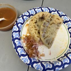 La Carreta - The best Papusa's!