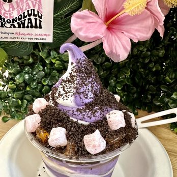 Kawaii Ice Wave - Regular size non-dairy Ube/Vanilla swirl w Oreos, pink mochi, brown sugar jelly. - Shaved Ice Near Me - Mililani, Hawaii