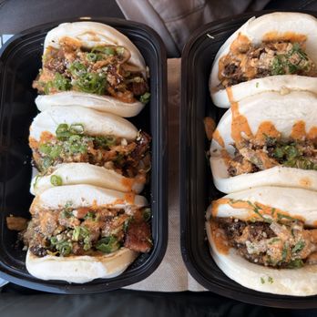 Breaking Buns - Braised tonkotsu beef and pork belly - Food Trucks Near Me - Portland, Oregon
