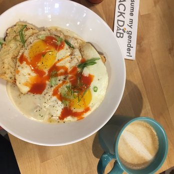Smack Dab - Biscuits and Gravy bowl and a "I BEE-lieve Her" latte made with oat milk, local honey and a touch of mint - Breakfast & Brunch Near Me - Chicago, Illinois
