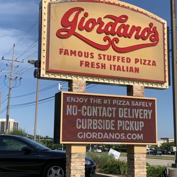 Giordano's - Sign - Pizza Near Me - Oakbrook Terrace, Illinois
