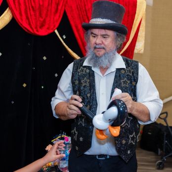 Magic Ron & Iris Rose - Magicians Near Me