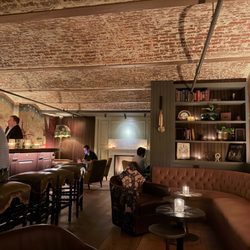Simmer Down - Bar area, check out the neat brick ceiling and wall mural.