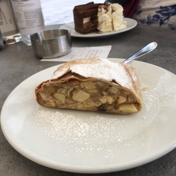 Zanoni & Zanoni - Apple strudel - Ice Cream & Frozen Yogurt Near Me - Vienna, 9