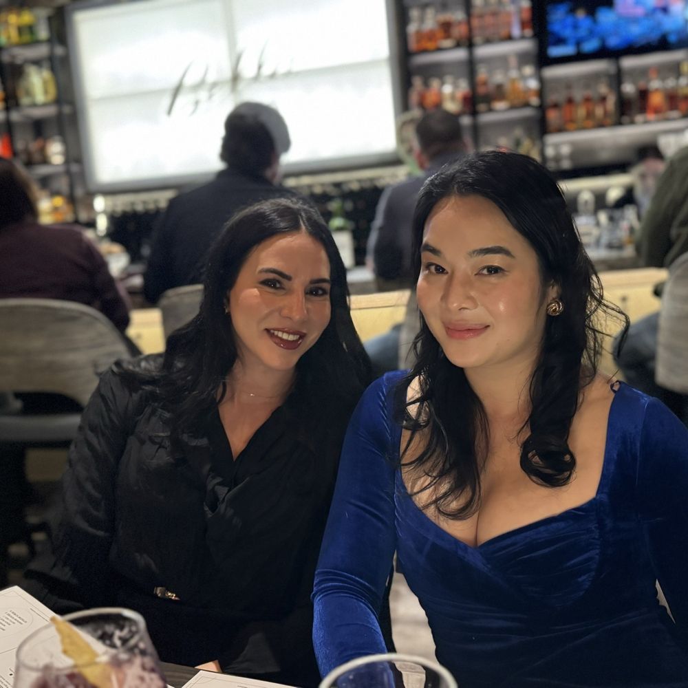 My beautiful friends eating @Bella