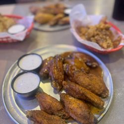 Pluckers Wing Bar - Memorial City - Spicy lemon pepper and mango habanero