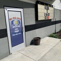 Hi-Wa-Hut Tavern - Front door