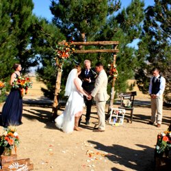 Sundowner Ranch - Arch included on property