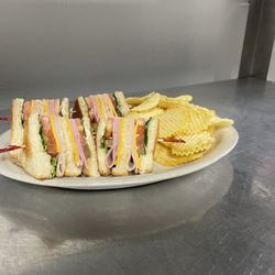 Charlie’s Daughter on the green - Club Sandwich