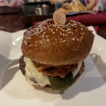 Gordon Ramsay Burger Las Vegas - hells kitchen burger - Burgers Near Me - Las Vegas, Nevada