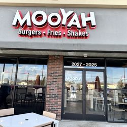 MOOYAH Burgers, Fries & Shakes - Front door