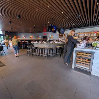 Doc B's Restaurant + Bar - Interior Restaurant - New American Near Me - Austin, Texas