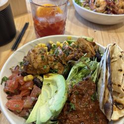 Sunday Cantina - Mexican bowl with chicken and a negroni