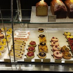 Macoronade de pistache 4,70€, Eclair cafe 3,20€, tarte aux fraise 4,50, Flan nature 2,50€, Tarte ananas & coco 3,50€, Tarte Citron 3,50€