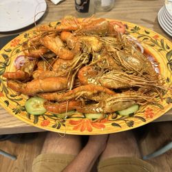 Charola de Langostinos. Prawns over cooked, stuck to shell, and chewy.