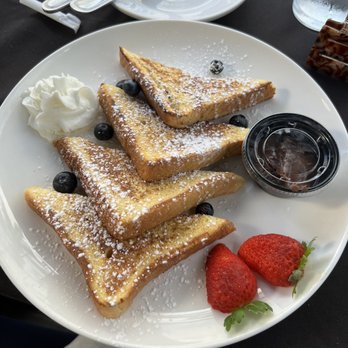 Sola - Nutella French Toast - Breakfast & Brunch Near Me - Miami Beach, Florida Sola - Nutella French Toast - Breakfast & Brunch Near Me - Miami Beach, Florida