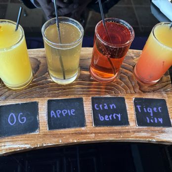 Mad Hatter Cafe / The Looking Glass - Mimosa flight - Breakfast & Brunch Near Me - Salisbury, Maryland