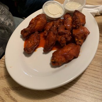 The Villa Restaurant - Buffalo wings - Italian Near Me - Wayland, Massachusetts