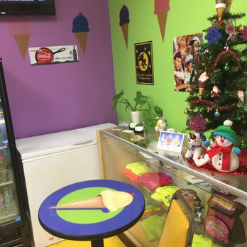 2 Scoops & Sprinkles - Ice cream cones Christmas tree - Ice Cream & Frozen Yogurt Near Me - Fort Myers, Florida 2 Scoops & Sprinkles - Ice cream cones Christmas tree - Ice Cream & Frozen Yogurt Near Me - Fort Myers, Florida