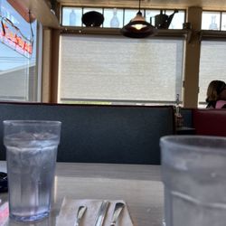 Sam's Restaurant - Cozy