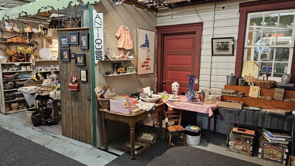 Zionsville Antique Mall Image