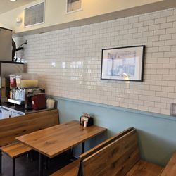 Fatburger - Seating area