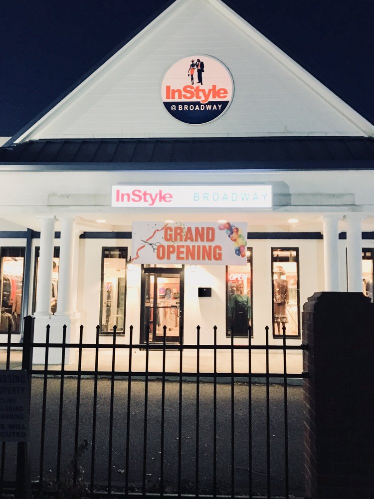 In Style @ Broadway Logo