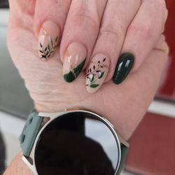Deluxe Nails