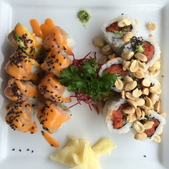 Sushi Bella - Wild salmon and avocado roll - Sushi Bars Near Me - North Vancouver, British Columbia Sushi Bella - Wild salmon and avocado roll - Sushi Bars Near Me - North Vancouver, British Columbia