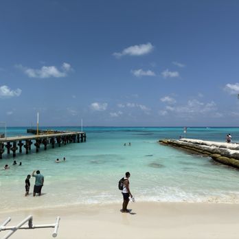 El Timón de Cancun ZH - Beach and ferry pier - Seafood Near Me - Cancún, ROO