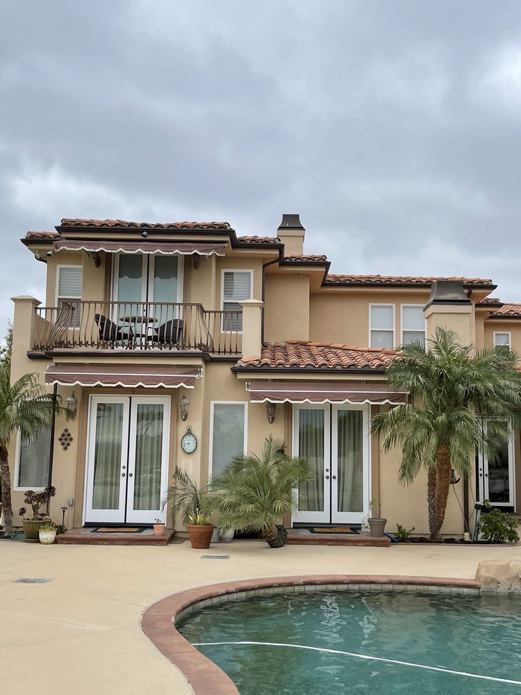 Slide of Jayrods Seamless Gutters