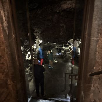 A Putia dell'Ostello - Lava tube beneath resto - Italian Near Me - Catania, Connecticut A Putia dell'Ostello - Lava tube beneath resto - Italian Near Me - Catania, Connecticut