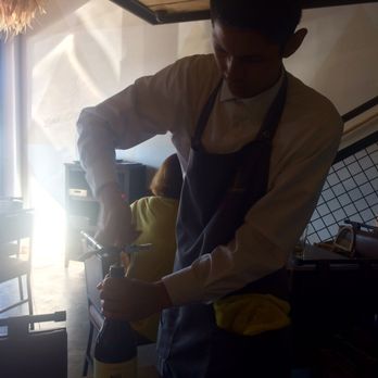 Los Compas - Gilberth (yes, with an "h" on the end) pours the Amor Bonito Barbera Petit. - Mexican Near Me - Tijuana, BCN