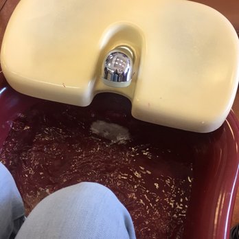 T&P Nails - Filthy. There was more dirty and spider webs too. - Nail Salons Near Me - Maywood, California