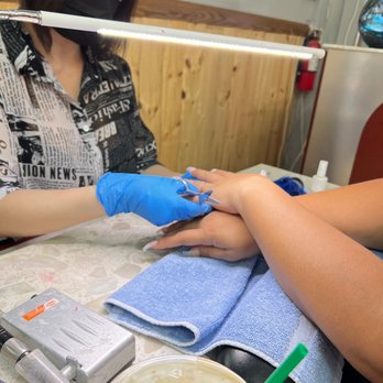 Deluxe Nails & Spa - Nail Salons Near Me - Waianae, Hawaii