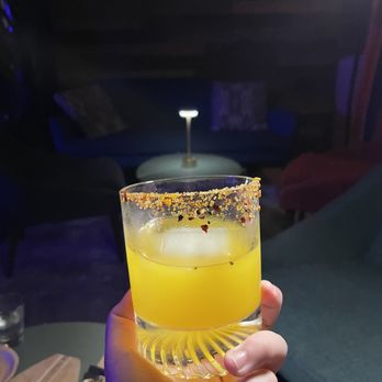 Surf Bar Waikiki - Hawaiian Sun - Cocktail Bars Near Me - Urban Honolulu, Hawaii