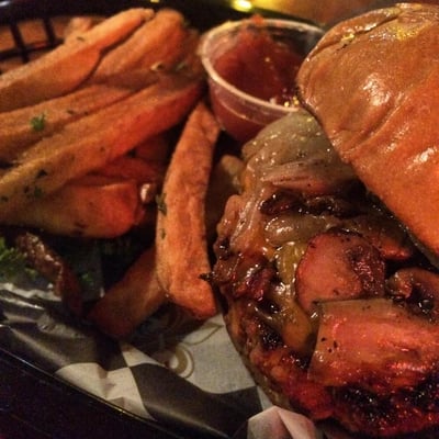 Junction Bar & Grill by null
