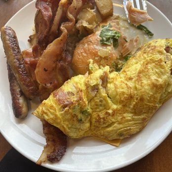 5th Tavern - Omelette with bacon sausage and salmon on side - New American Near Me - Bloomfield Hills, Michigan