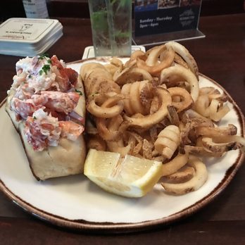 Heckmans - Kennebunkport - Lobster roll and curly fries - Cocktail Bars Near Me - Kennebunkport, Maine