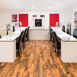Naomi Nails & Beauty - Nail stations
