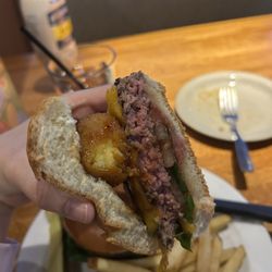 Glory Days Grill - Mac & cheese burger