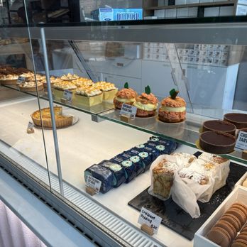 La Boulangerie & Co - Pastry display - Bakeries Near Me - Chicago, Illinois