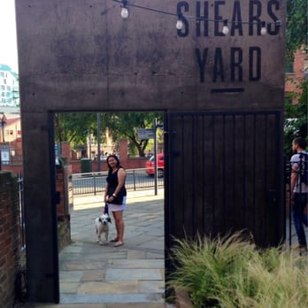 Shears Yard - Great outdoor patio for the pup! - Cocktail Bars Near Me - Leeds, XWY