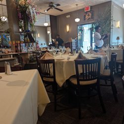 Luigi's - Dining room