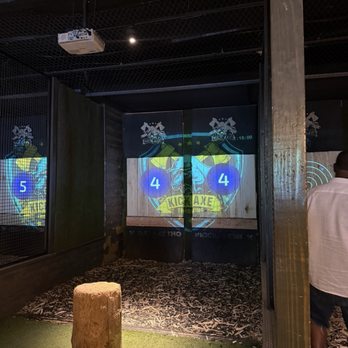 Kick Axe Throwing - Bars Near Me - Brooklyn, New York