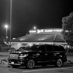 Exterior outside entrance of Luxury Limos & Tours Exterior outside entrance of Luxury Limos & Tours