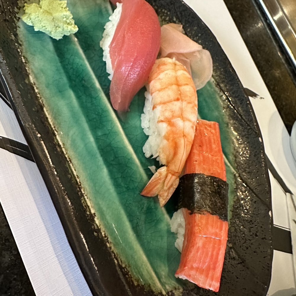 Suntory - Three nigiri with the tasting menu. Not impressed - Japanese Near Me - México, D.F., DIF Suntory - Three nigiri with the tasting menu. Not impressed - Japanese Near Me - México, D.F., DIF