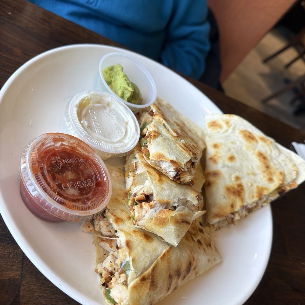 Runway Diner - Very large size chicken quesadilla - Diners Near Me - South Hackensack, New Jersey