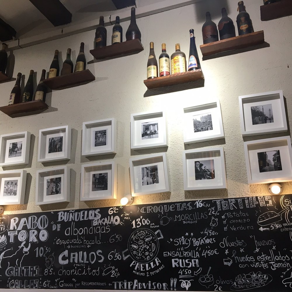 Bodega Vasconia - Interior - Spanish Near Me - Barcelona, B