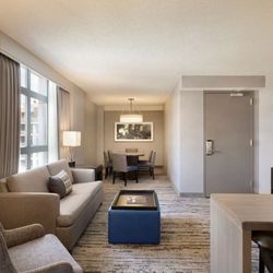 Embassy Suites by Hilton Atlanta at Centennial Olympic Park - Guest room